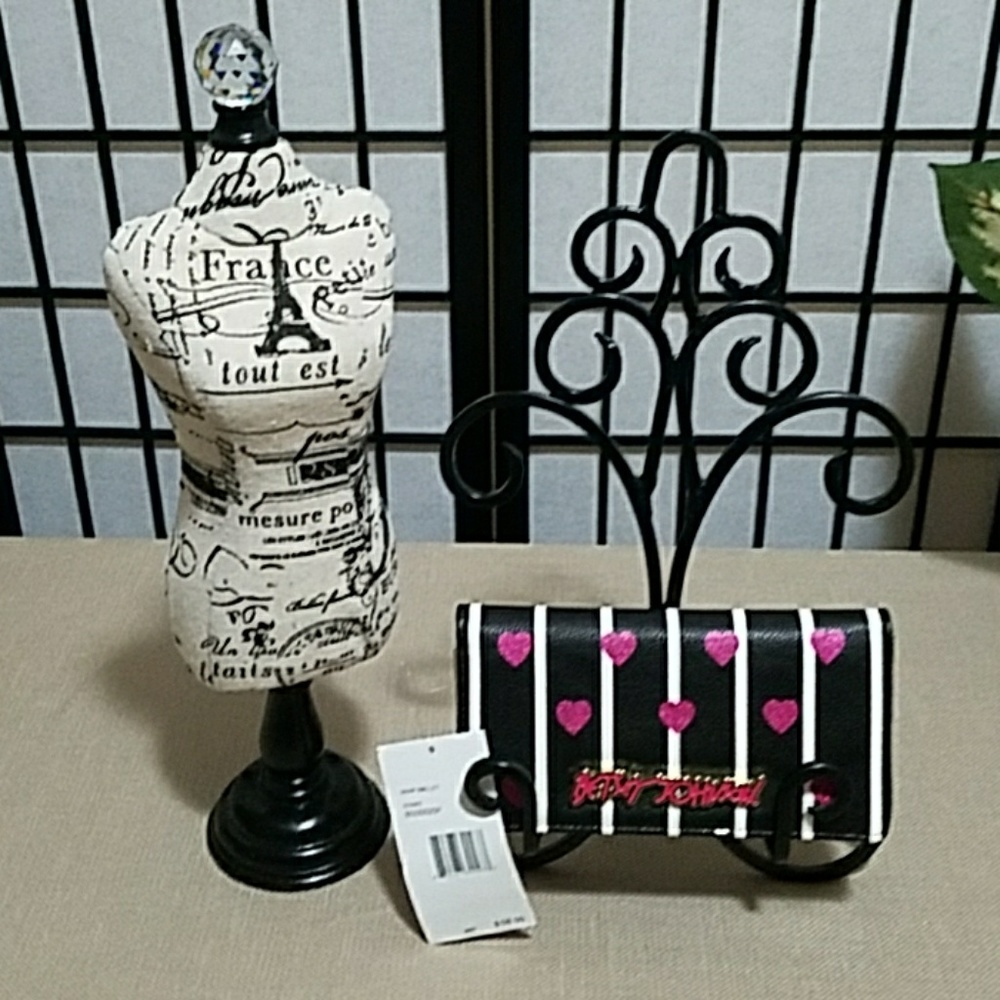 💥🎉BNWT🎉💥 💖Betsey Johnson💖 👛Wallet👛💖 - Picture 1 of 8